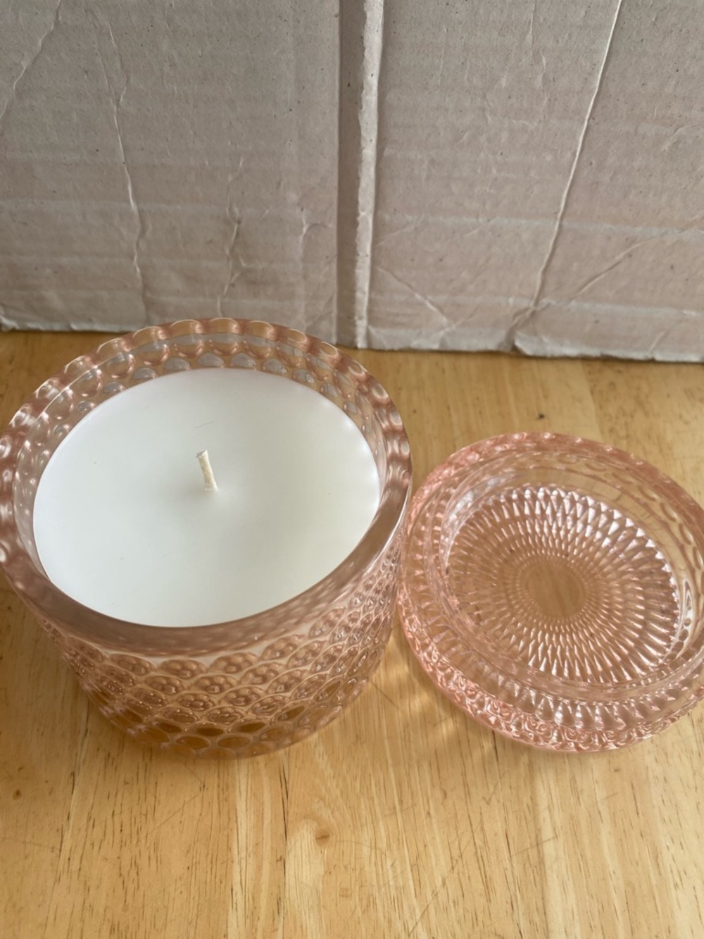 Cherry blossom scented candle in pink cut glass jar w Lid 5.6 oz NWT Giftable - Picture 4 of 5